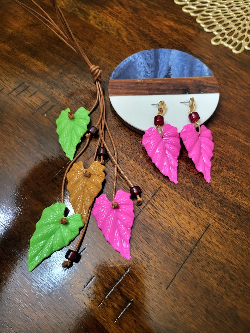 Vibrant Multi-colored Leaves Boho Style Pendant Necklace Hemp Rope and Earrings